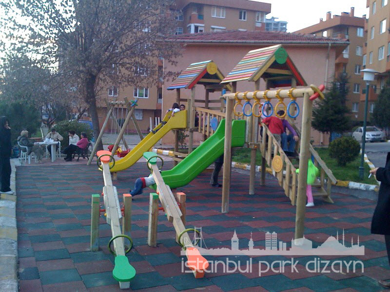 İki Kuleli Çocuk Oyun Parkı