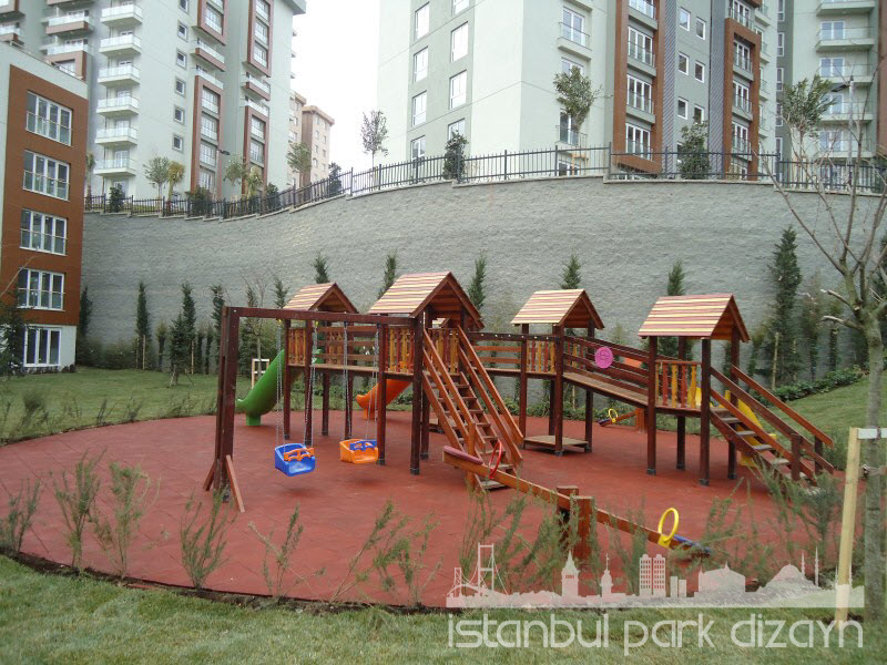 Dört Kuleli Çocuk Oyun Parkı